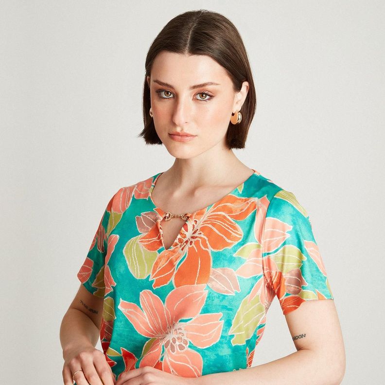 Polera Manga Corta Estampado Floral Verde-2