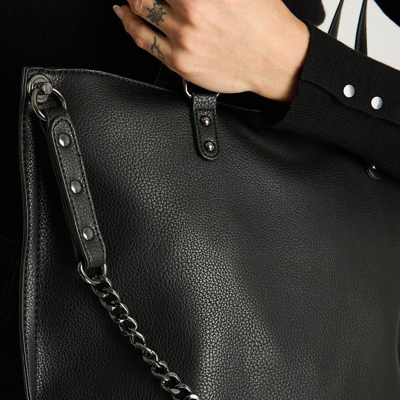 Cartera Grande De Pu Con Strap Y Cadena Negro-2