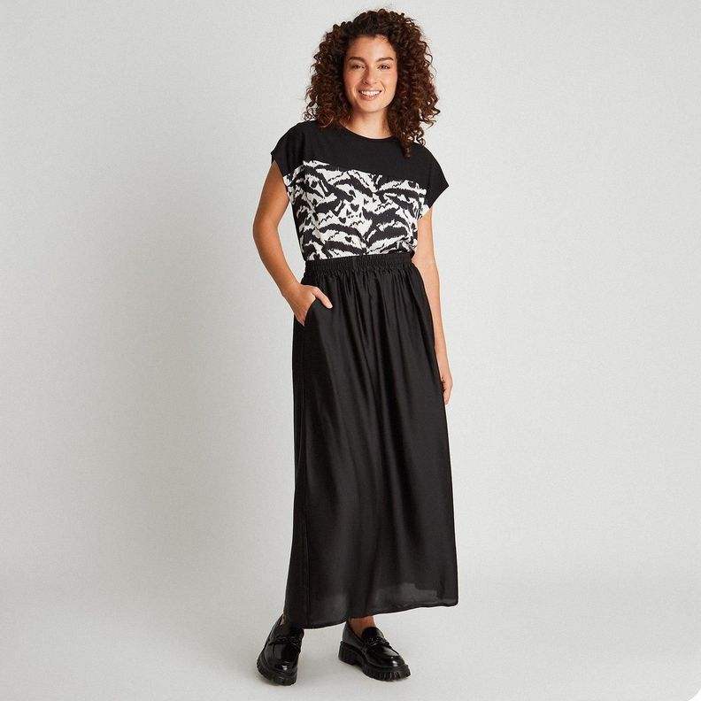 Falda Larga De Satín Negro-6