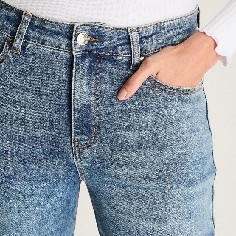 Jeans Mom Slim 5 Bolsillos Celeste-1