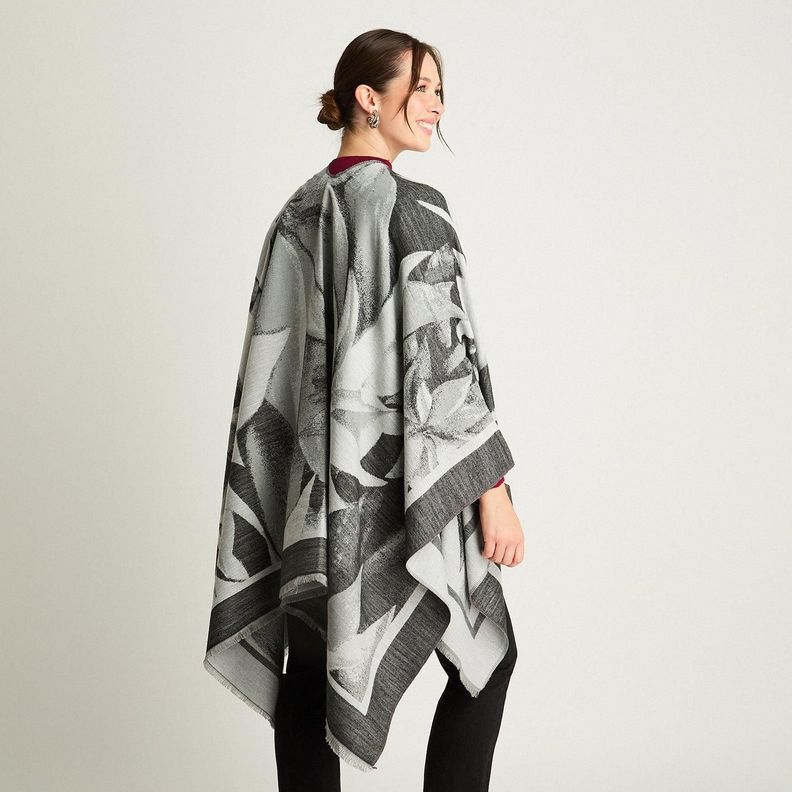 Poncho Tejido Con Diseño De Flores Gris-1