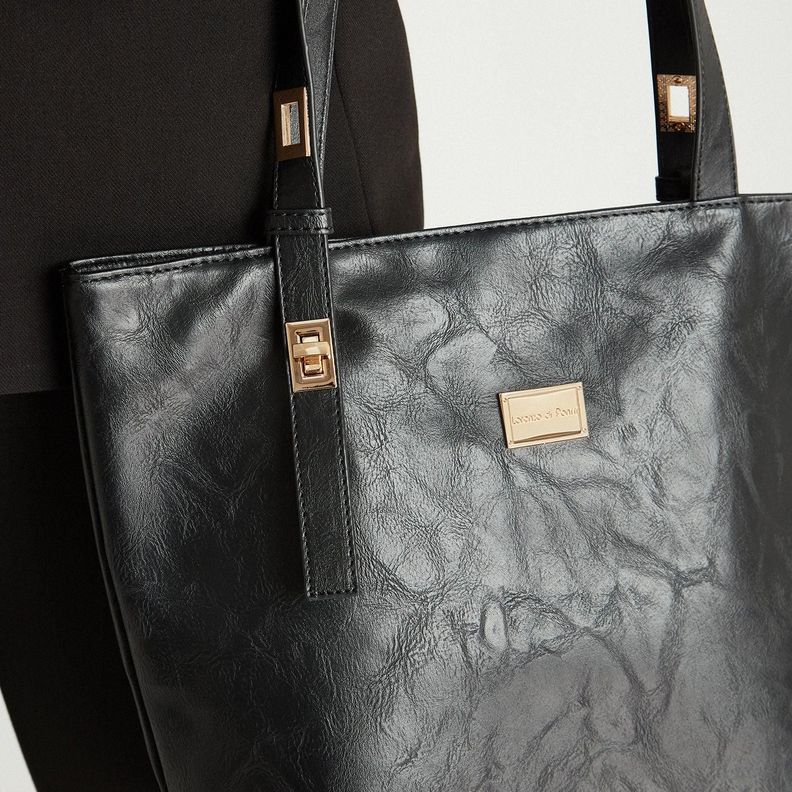 Cartera De Pu Textura Con Detalle Hebilla Negro-2