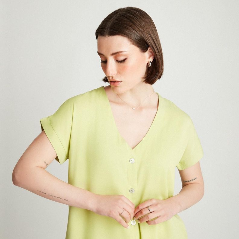 Blusa Pistacho Manga Kimono Cuello V-2
