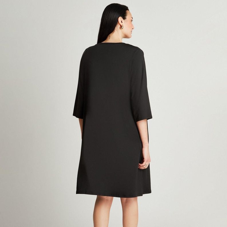 Vestido Midi Negro Manga 3/4 Cuello Redondo Con Tapadito-1