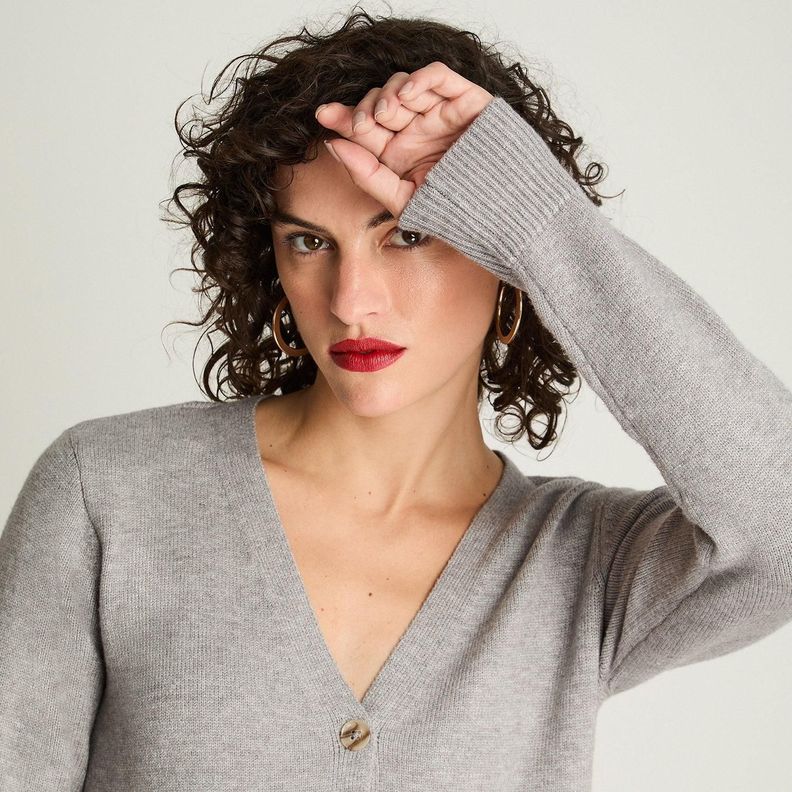 Cardigan Manga Larga Cuello V Básico Gris-2