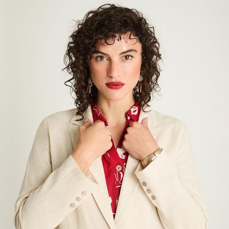 Blazer Manga Larga Lino Botones Madera Beige-2