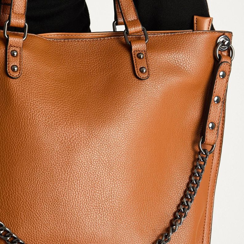 Cartera Grande De Pu Con Strap Y Cadena Camel-2