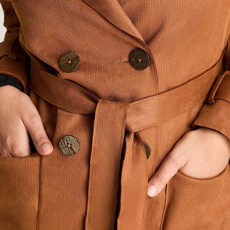 Trench Suede Bondeado Manga Larga  Con Lazo Camel-2