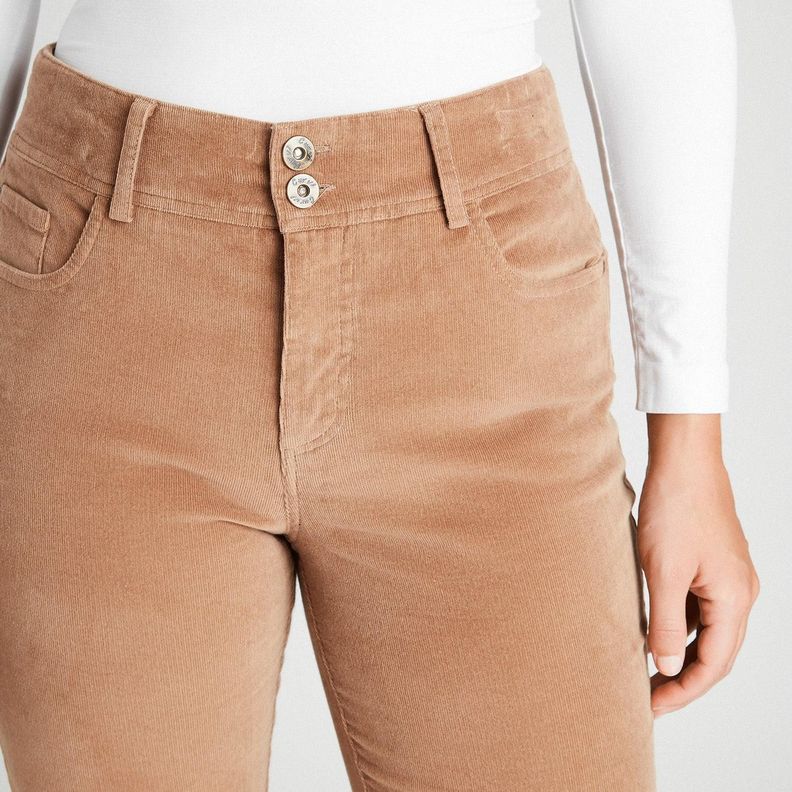 Pantalón De Cotele Con Push Up y 2 Botones Beige-2