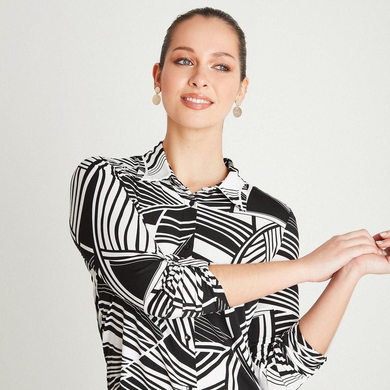 Polera Negro Manga Larga Estampado Cuello Camisero-2