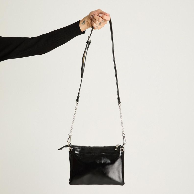 Cartera Con Tachas Y Cadena Negro-1