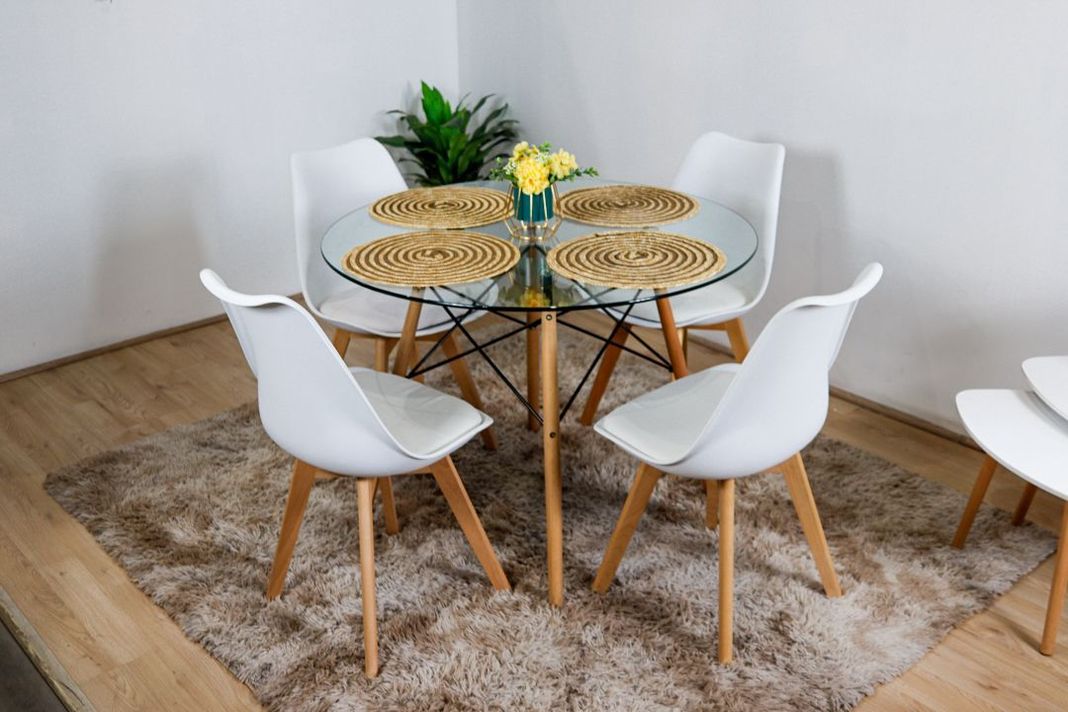 Comedor Mesa Eames Vidrio 100cm + 4 Sillas Tulip-1