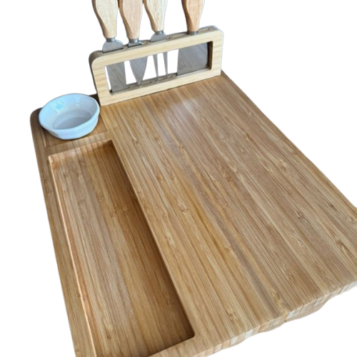 Tabla de Quesos de madera con set de cuchillos-1