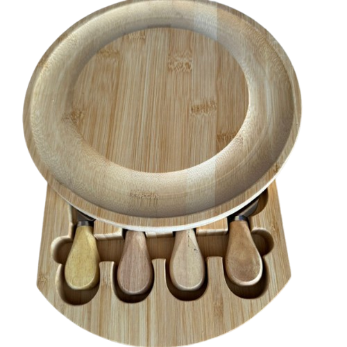 Tabla de aperitivo de madera redonda con cuchillos-2