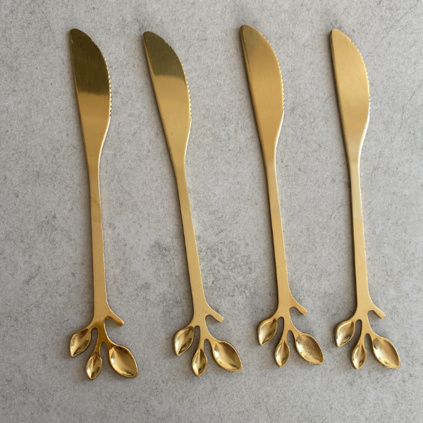 Set de 4 cuchillos de queso forma de hoja-1