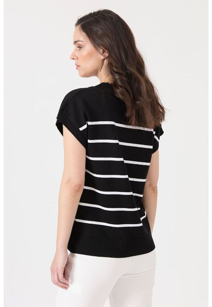 Polera negra manga corta PRIVILEGE-3