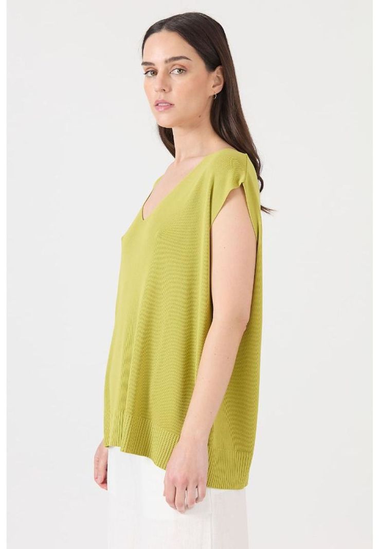 Polera verde sin mangas PRIVILEGE-0