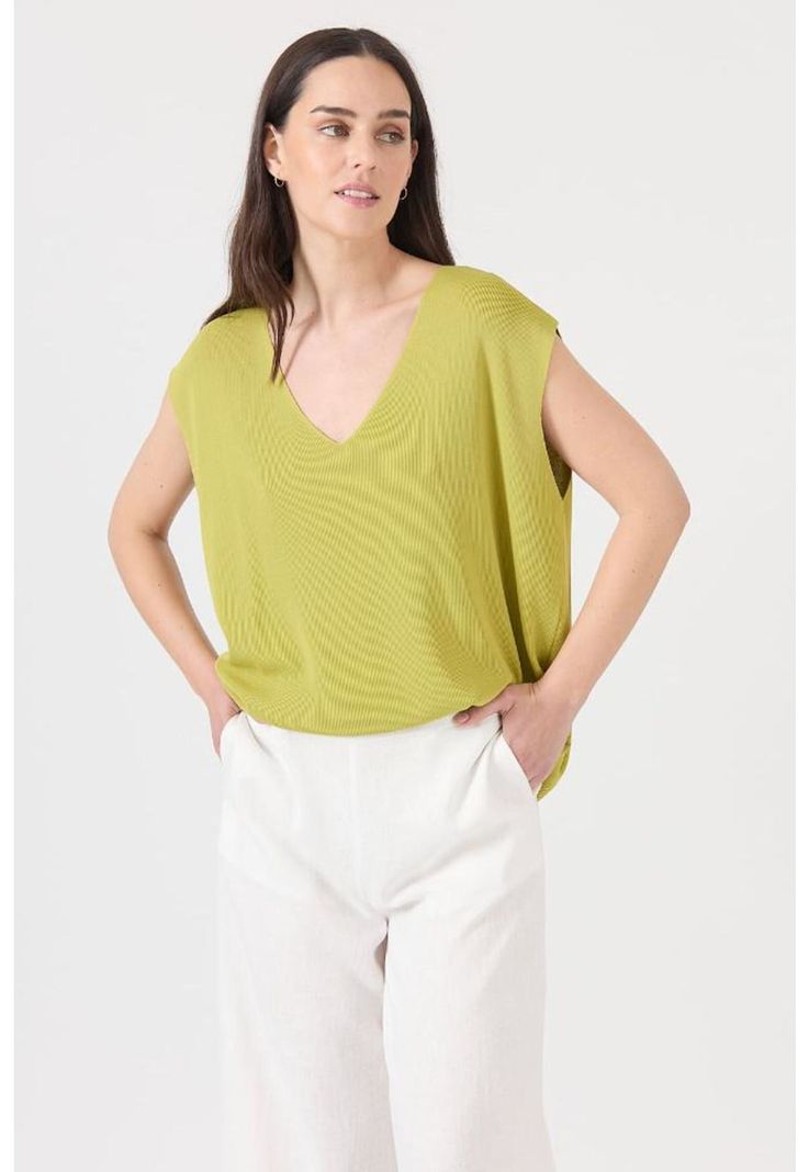 Polera verde sin mangas PRIVILEGE-2