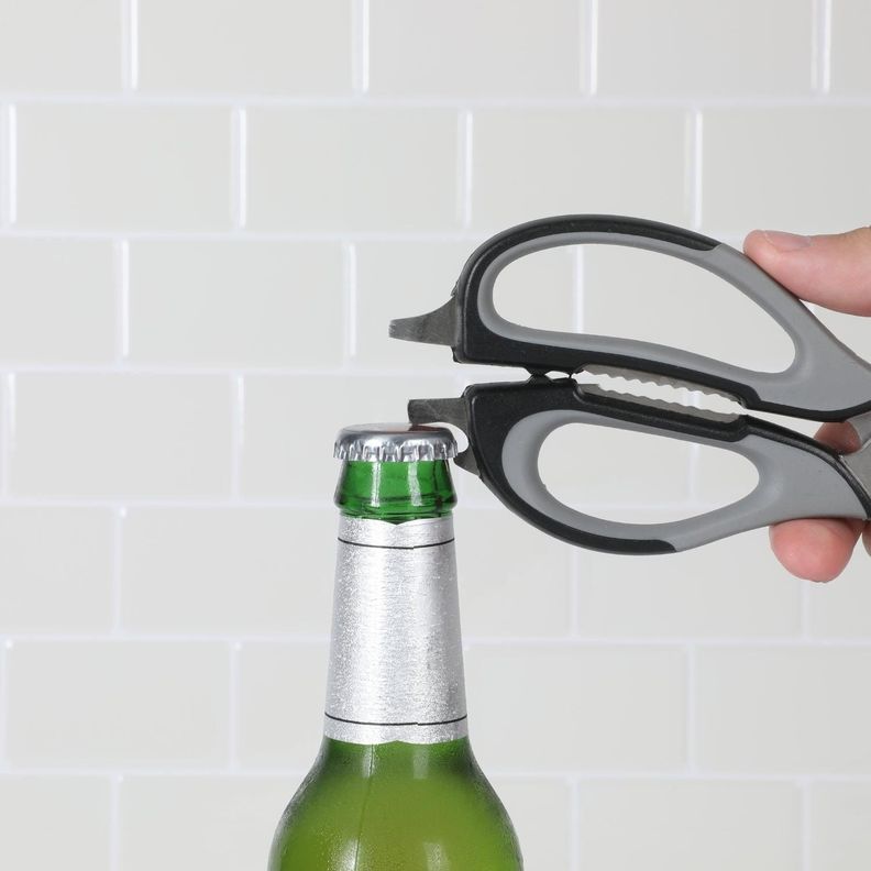 Tijeras de cocina multiuso con funda magnetica Granger Oster-6