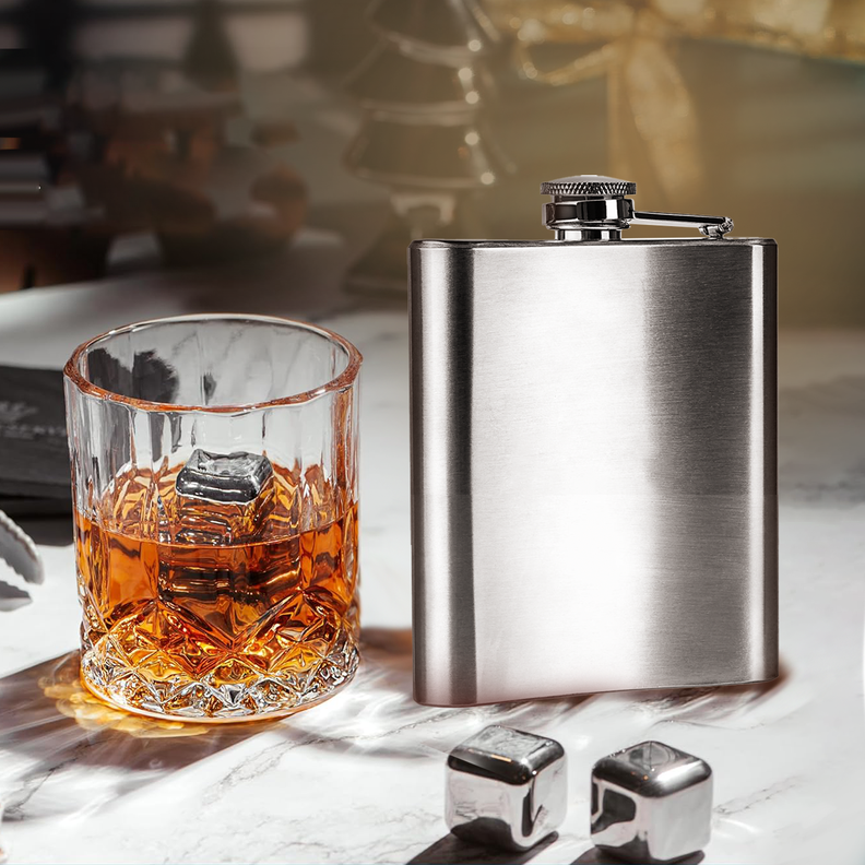Set petaca con vasos, hielo en caja madera-2