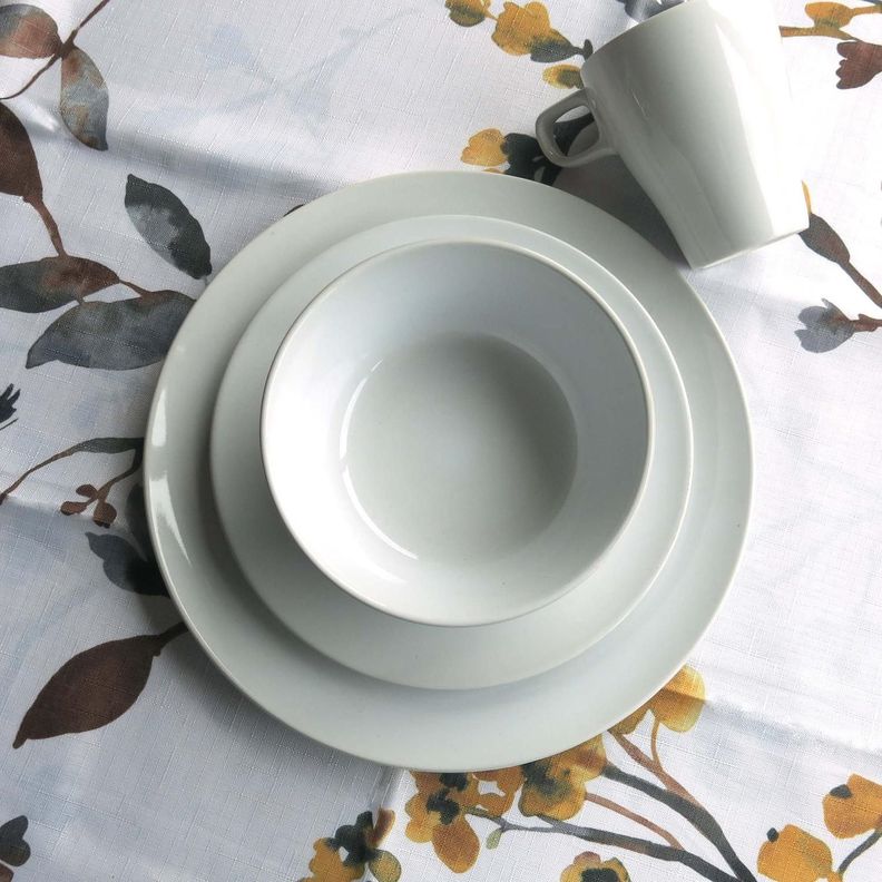 Set Juego de loza Cerámica 16 piezas Vajilla Blanca y Mantel antimanchas Pajaros 130x180-1