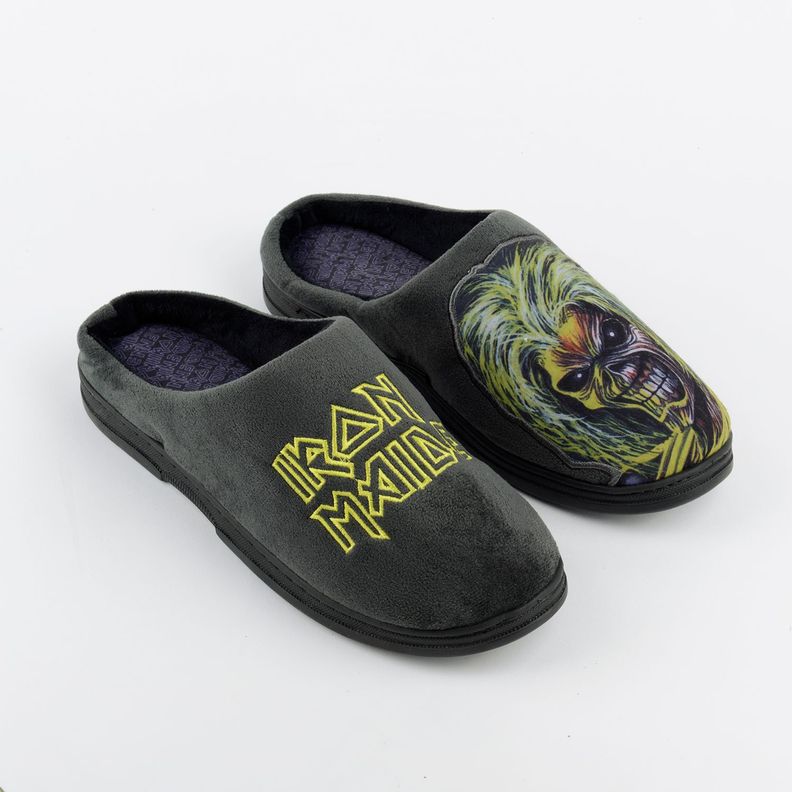 Pantufla Hombre Calaveras Gris Iron Maiden