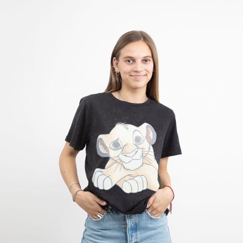 Polera Mujer Rey León Patas cruzadas Negro Disney-0