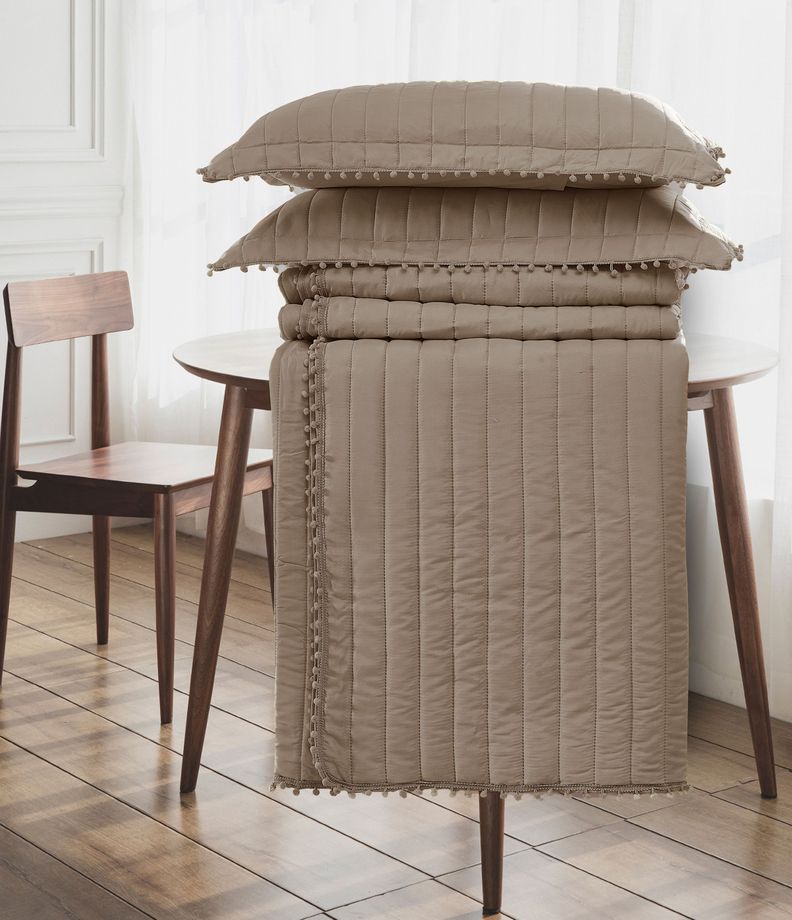 QUILT ANDES POM POM TAUPE 1.5 PLAZAS-1