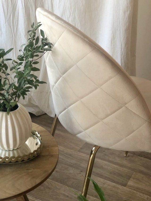 SILLA O SITIAL GOLD II PARA COMEDOR ACOLCHADA CON PATAS DORADAS Y UN ELEGANTE DISEÑO DE DIAMANTE-3