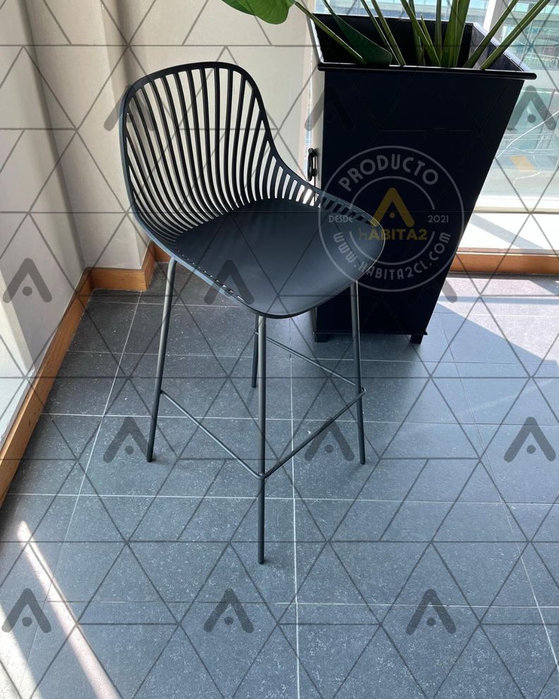 TABURETE O PISO MODERNO INDIANA CON ASIENTO DE POLIPROPILENO Y PATAS DE ACERO RESISTENTE PARA BAR-3