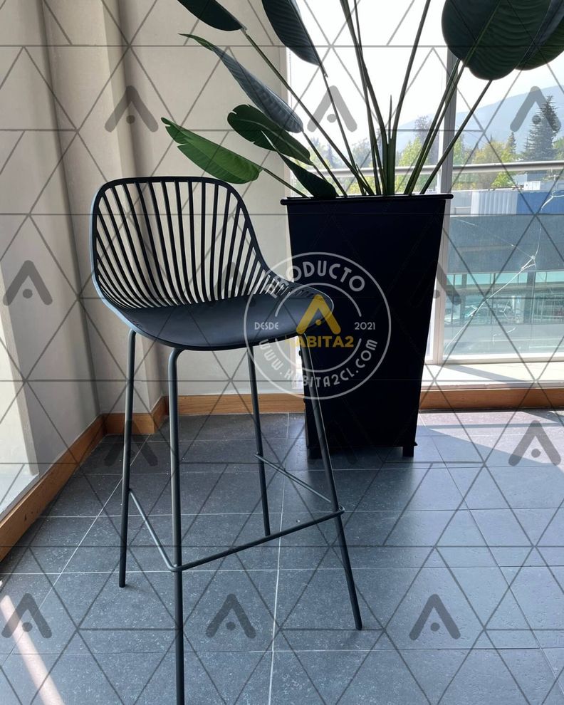 TABURETE O PISO MODERNO INDIANA CON ASIENTO DE POLIPROPILENO Y PATAS DE ACERO RESISTENTE PARA BAR-4