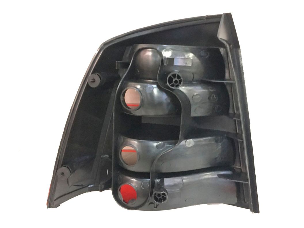 FAROL TRASERO IZQUIERD SEDAN CHEVROLET ASTRA 2003-1