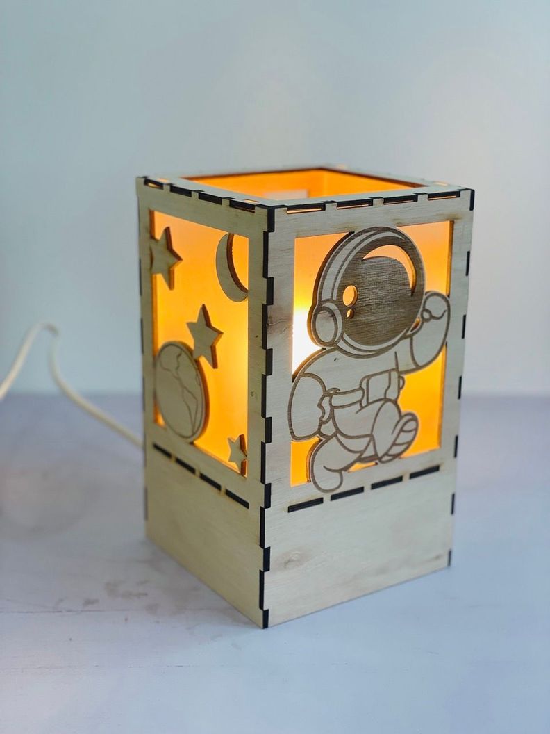 Lámpara para mesa astronauta-3