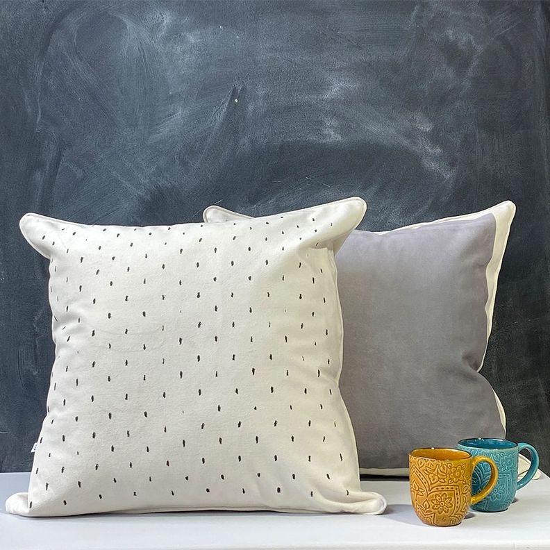 Cojín Dots 60x60 -1