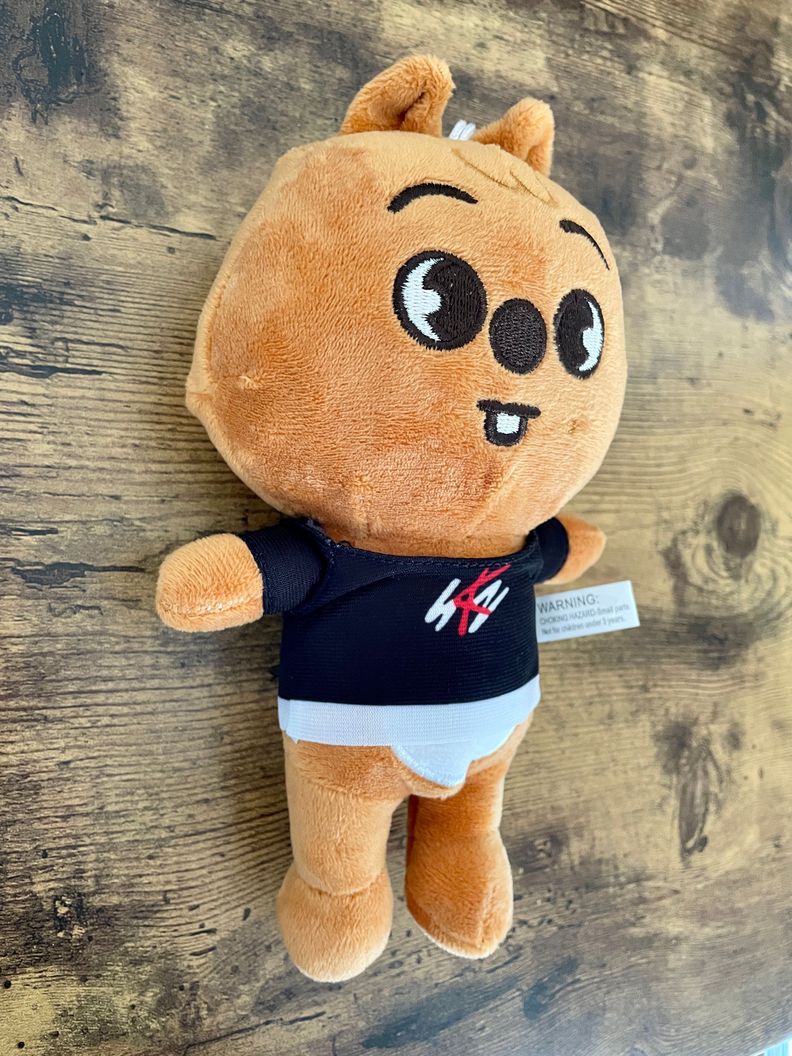 Peluche Skzoo Han Quokka de Stray Kids-1