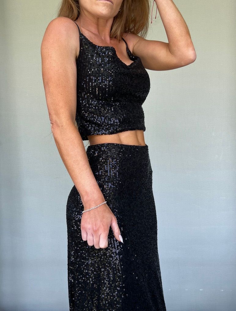 Conjunto Glam  Top y Falda lentejuelas negras-3