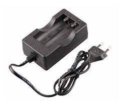 Cargador Baterías Recargables Litio 18650 Enchufe Pared 2 Ranuras No Ajustable Básico-1