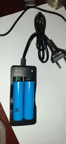 Cargador Baterías Recargables Litio 18650 Enchufe Pared 2 Ranuras No Ajustable Básico-3
