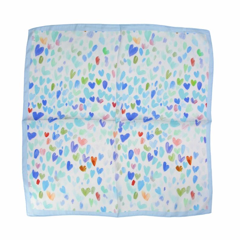 Pañuelo De Mujer Tipo Seda 70x70 Cm Diseño Corazones