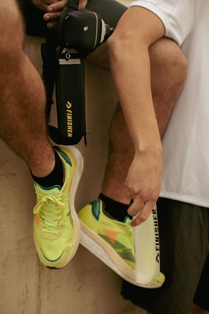 Banano Running con Botella Emil Finisher Negro-2