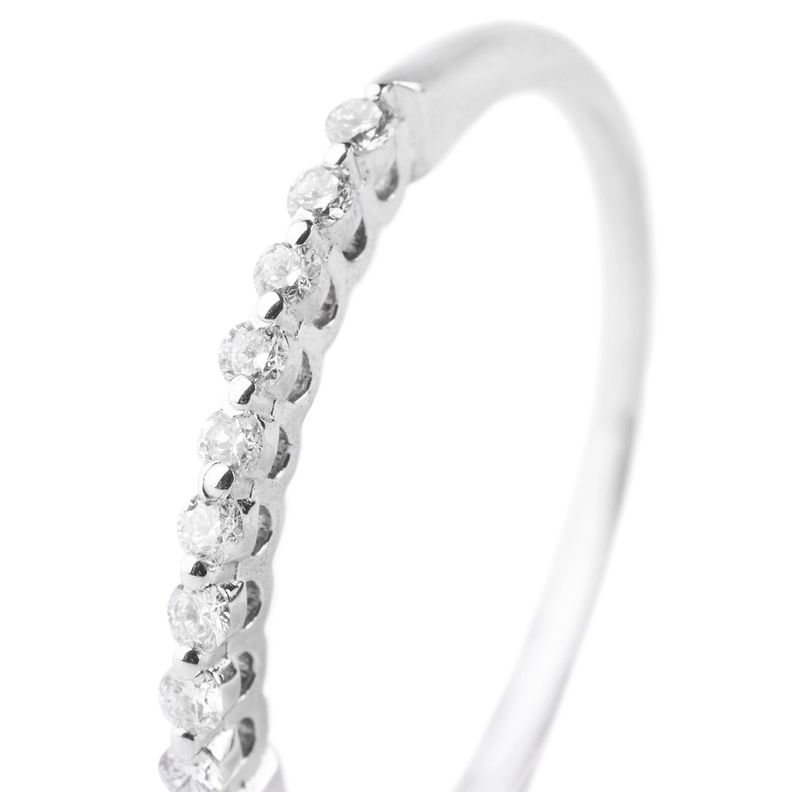 Anillo Oro Blanco 18kt Medio Cintillo con Diamantes de 15Pts-1