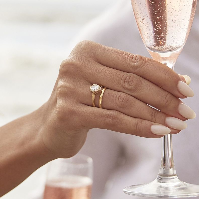 Anillo Compromiso de Oro de 18kt Solitario Gota-3