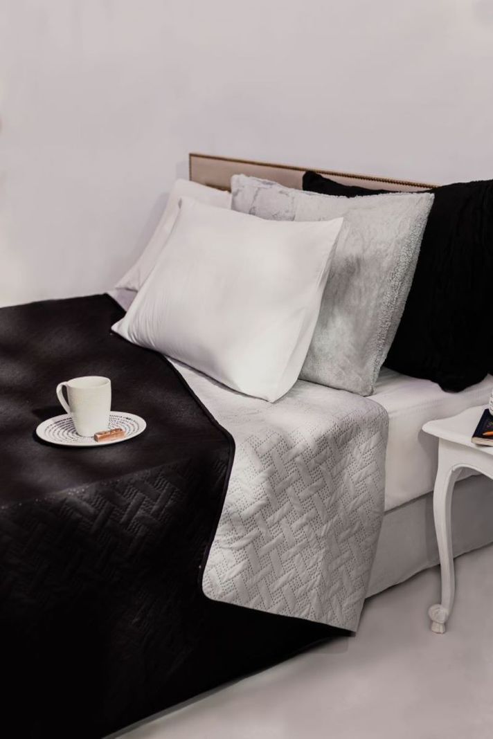 Quilt King Bicolor Cubrecama Cobertor Reversible Negro/Gris-0