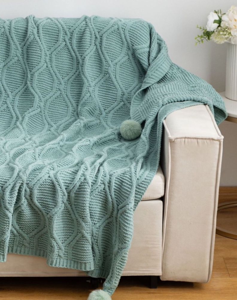 Manta de Lujo con Pompones, Ideal para Sofá o Cama D1-1