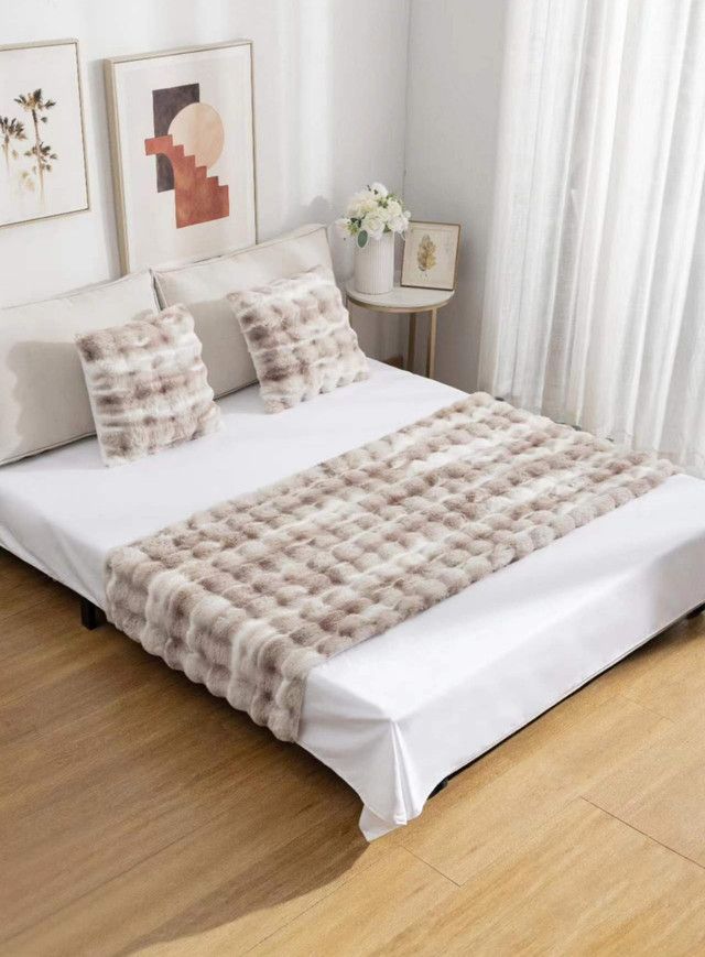 PIECERA DE CAMA ELEGANTE EXTRA SUAVE SIN FUNDAS DC22-2