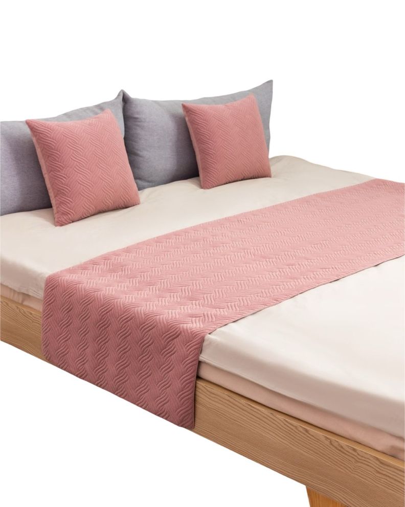 JUEGO DE PIECERA DE CAMA CON 2 FUNDAS MODELO PLUSH ROSADO-1
