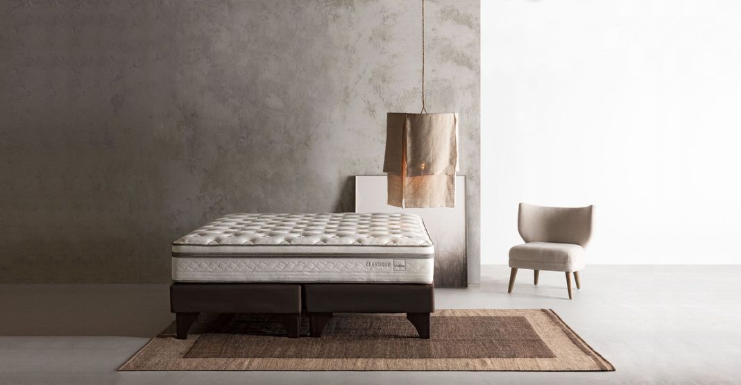 Cama Europea Rosen Classique+ 2 Plazas Con Muebles Charles-1