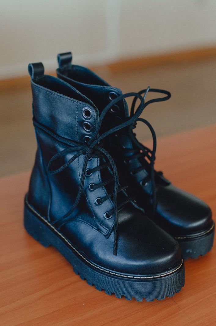 Botín Amsterdam planta Dr. Martens negro-3