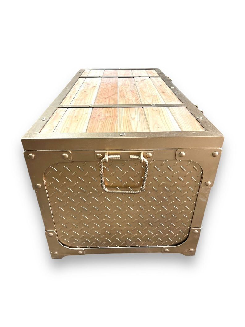 Baúl de Fierro color Oro con Madera-3