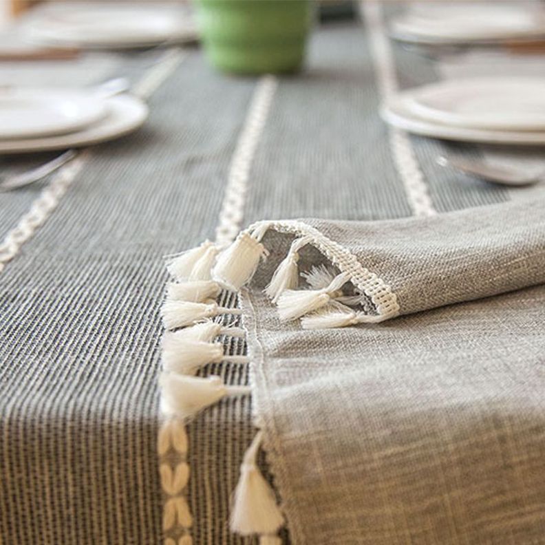 Mantel Rectangular Bordado Gris Piedra Con Bordados Blancos Centrales-3